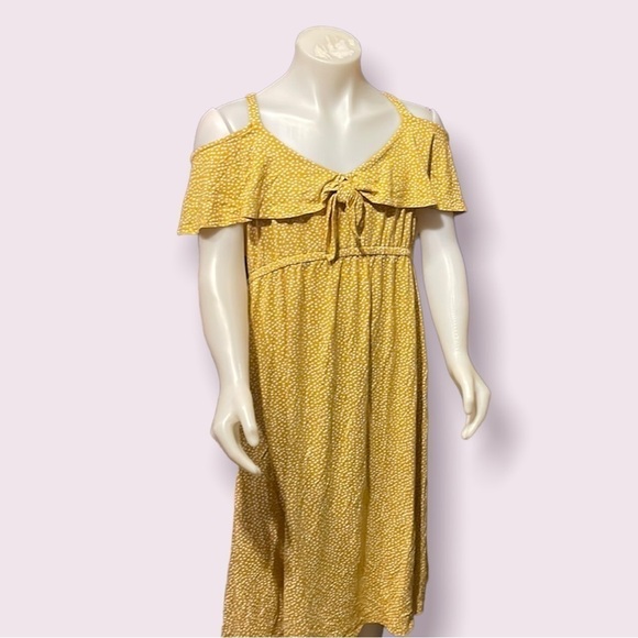 𝅺nwt Old‎ Navy Maternity Polka Dot Yellow Tan Cold Shoulder Dress Medium - Picture 1 of 9